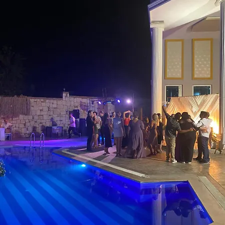Adil Hotel